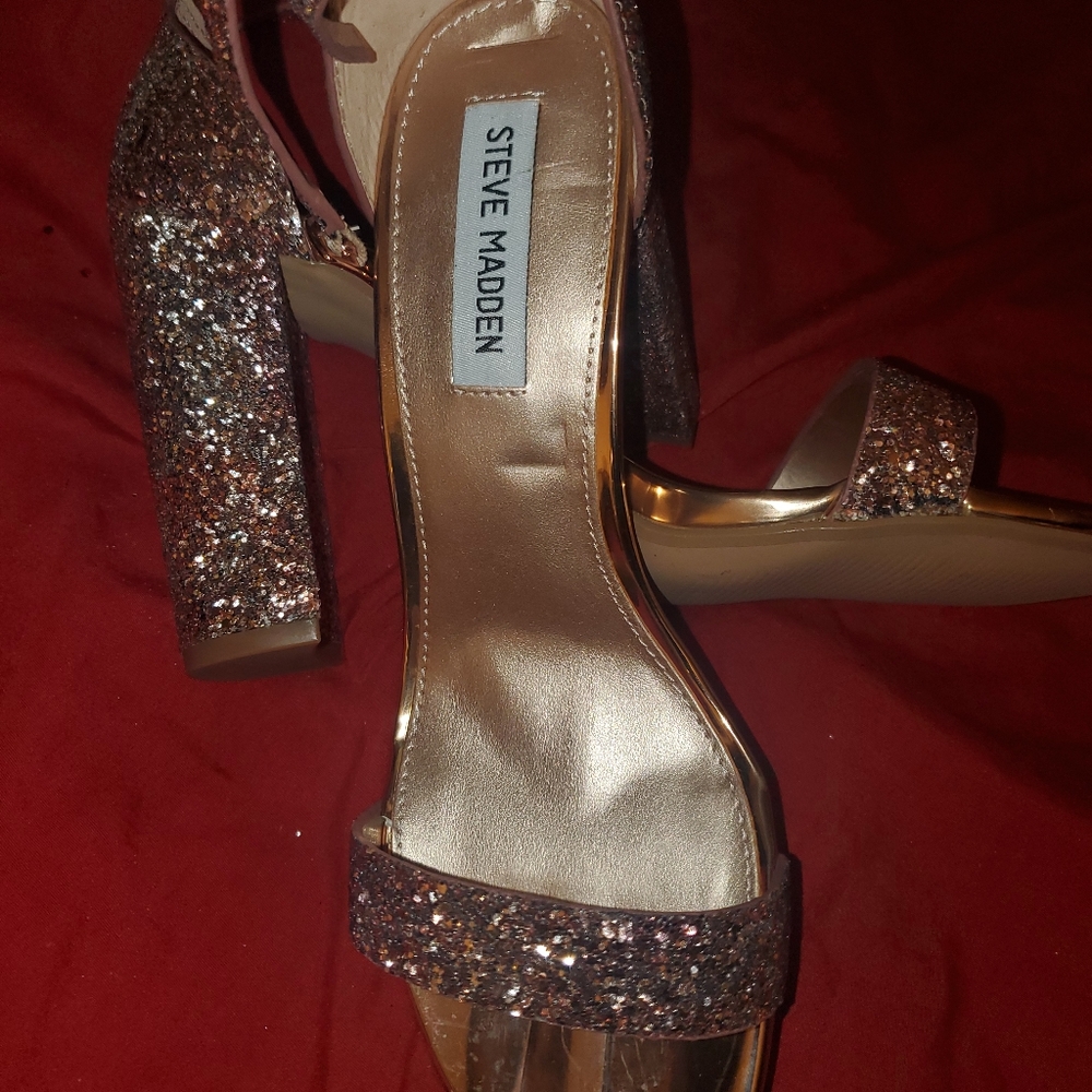 Glitter pumps
